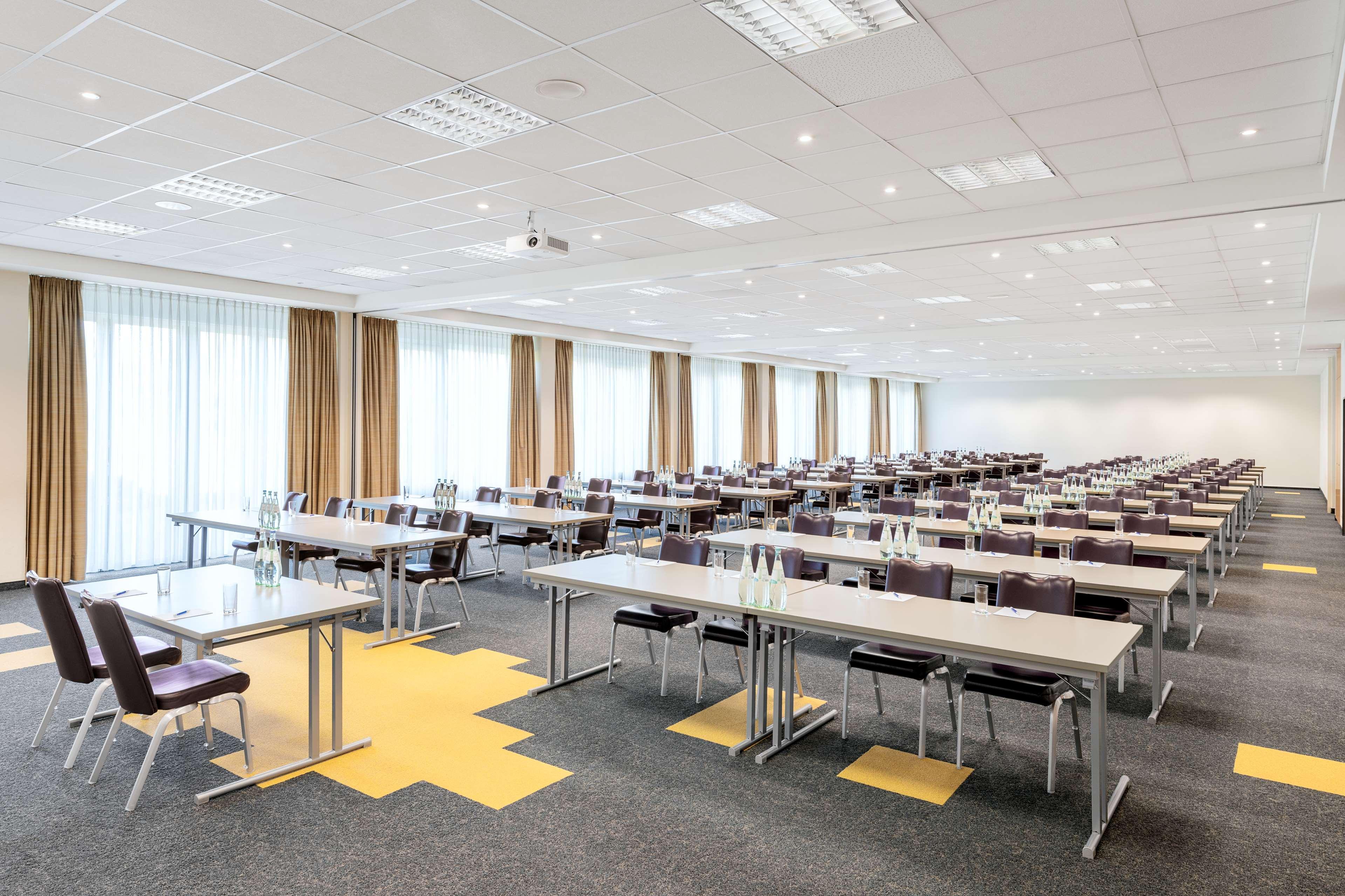 Nh Leipzig Messe Hotel Екстериор снимка