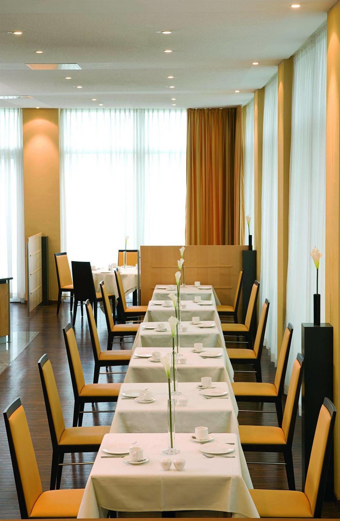 Nh Leipzig Messe Hotel Екстериор снимка