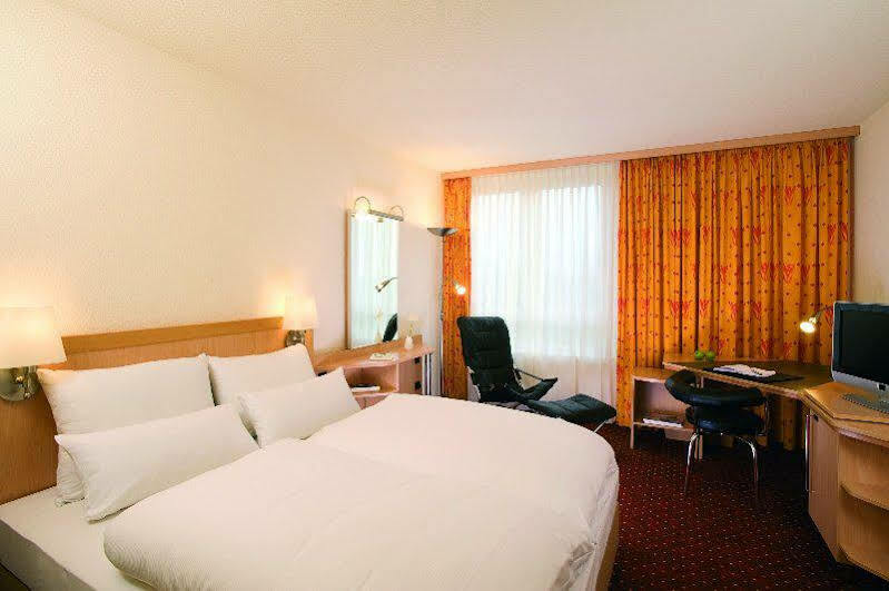 Nh Leipzig Messe Hotel Екстериор снимка